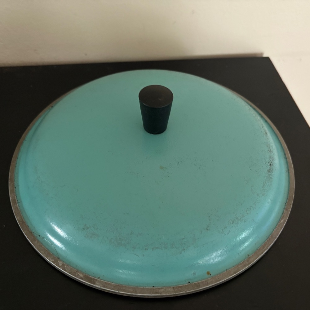The Club pan lid only. Aluminum. Blue.